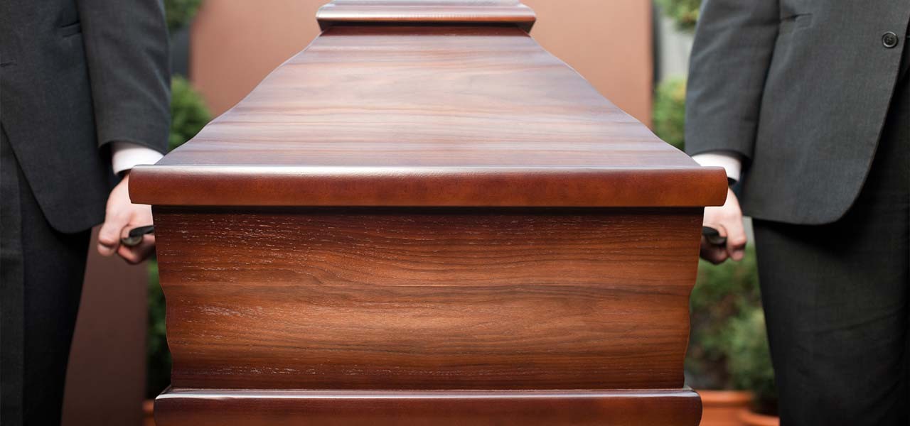 Sargträger mit Sarg aus Holz