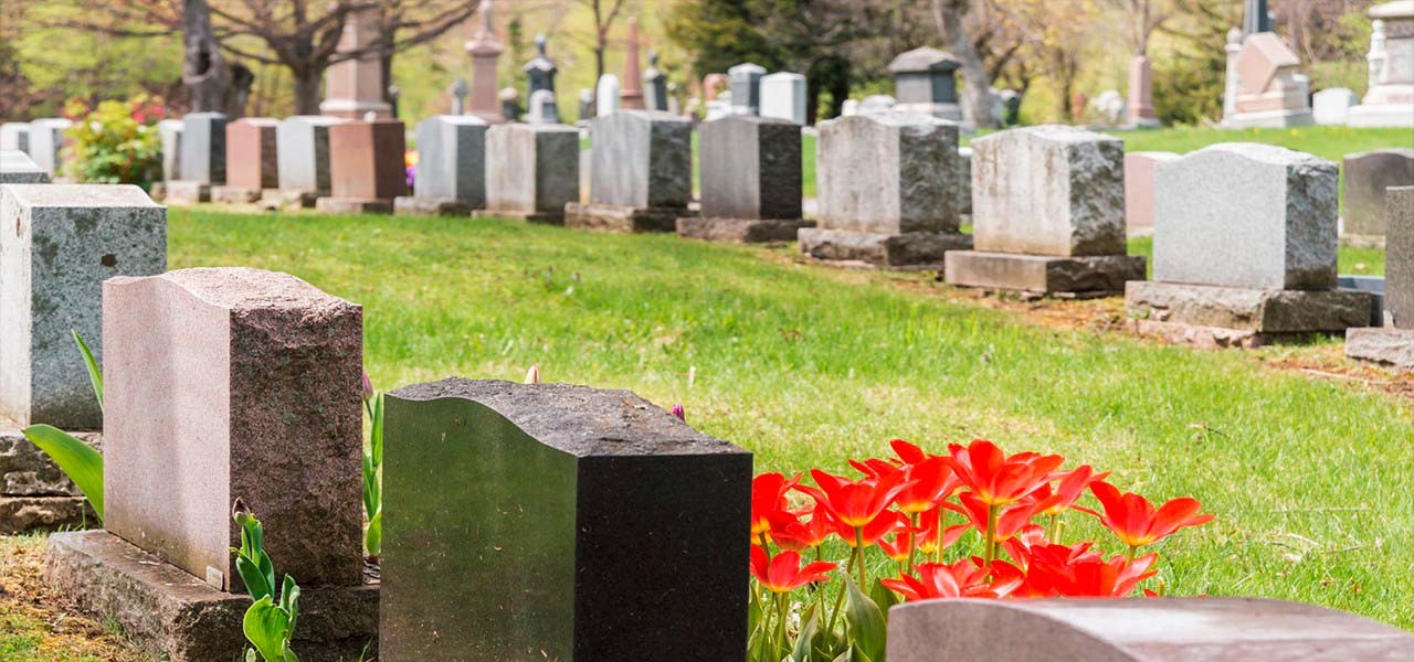 Gräber auf einem Friedhof