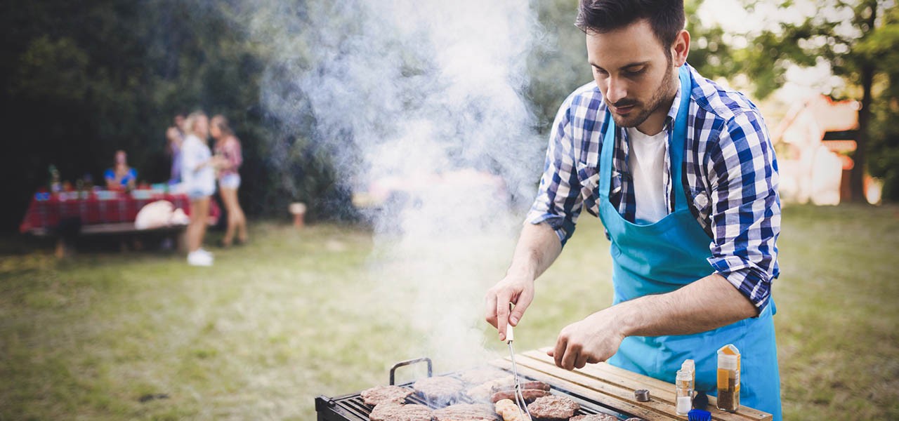 Sicher grillen - Grillschürze schütz vor Verletzungen